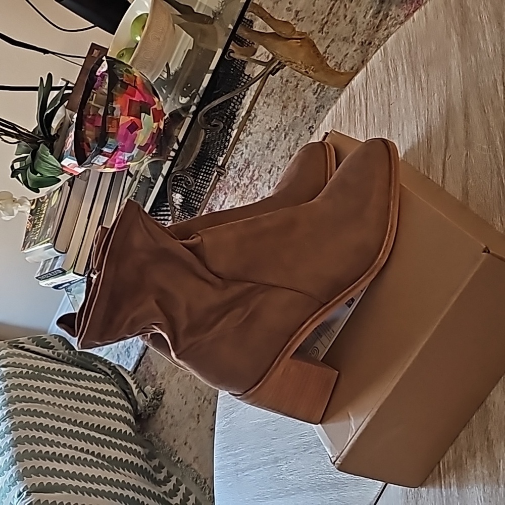 DOLCE VITA ANKLE BOOTS